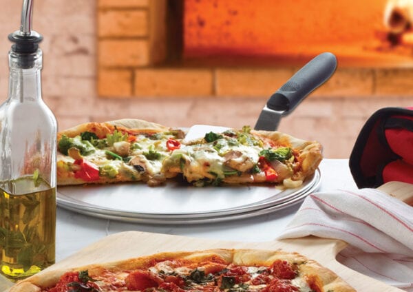 Pizza Server, Black Polypropylene Handle, 6-7/8″ x 5-7/8″ Blade, TKP-62, Winco - Image 3